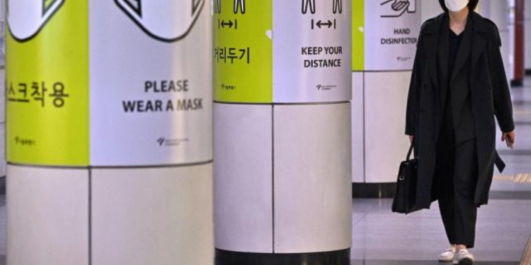 37 Years Old Woman Stabs 3 People On Seoul Subway Train After She Was Called ‘Ajumma’