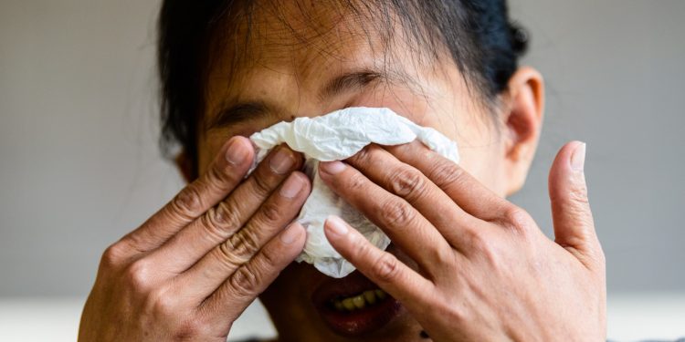 Maid cries because even after repaying $800 loan to another helper, she’s still demanded to pay $5800 interest and late fees