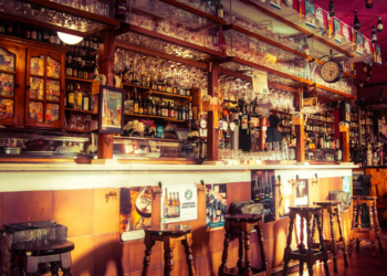 4 Bars In Singapore To Check Out For A Fun Night Out