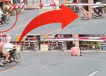 Motorcyclist Bypasses Railway Gate, Causing Wife to Get Struck by Barrier and Fall Off Bike