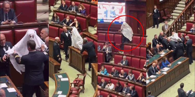 Italian MP Wears Ghost Costume in Parliament to Protest Referendum Restrictions