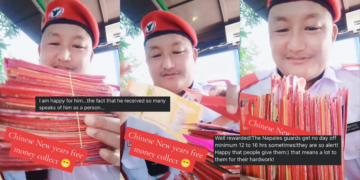 “Well rewarded!” — Security Guard Shows Stack of Angpaus Received During Chinese New Year Celebrations