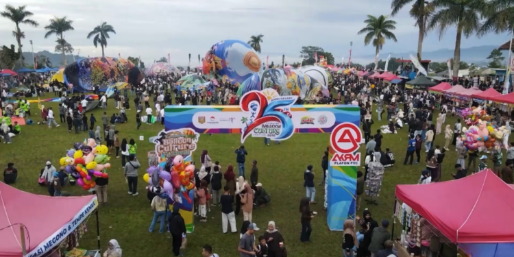Flight of giants – Kaleidoscope of colour dazzles thousands at Indonesia’s Wonosobo Hot Air Balloon Festival during Eid