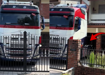 Expert Driver Parks Huge Prime Mover Inside Small House Porch In Malaysia