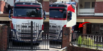 Expert Driver Parks Huge Prime Mover Inside Small House Porch In Malaysia