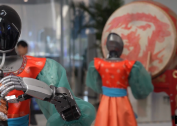 Robot cafe – Humanoids run automated food court and perform music at Beijing tech show