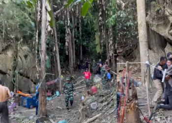 Rescue team locates five villagers trapped while gold hunting in Lao cave as operation enters critical phase