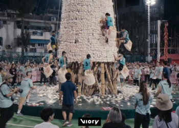 Bun-believable tower! Cheung Chau festival thrills thousands with iconic bun scramble