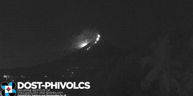 Camera captures rare meteor disintegrating in sky above active Mayon Volcano