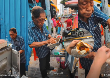 Same Charcoal Fire, Same Taste: Hawker Keeps Bak Kwa Sandwich Tradition For 40 Years